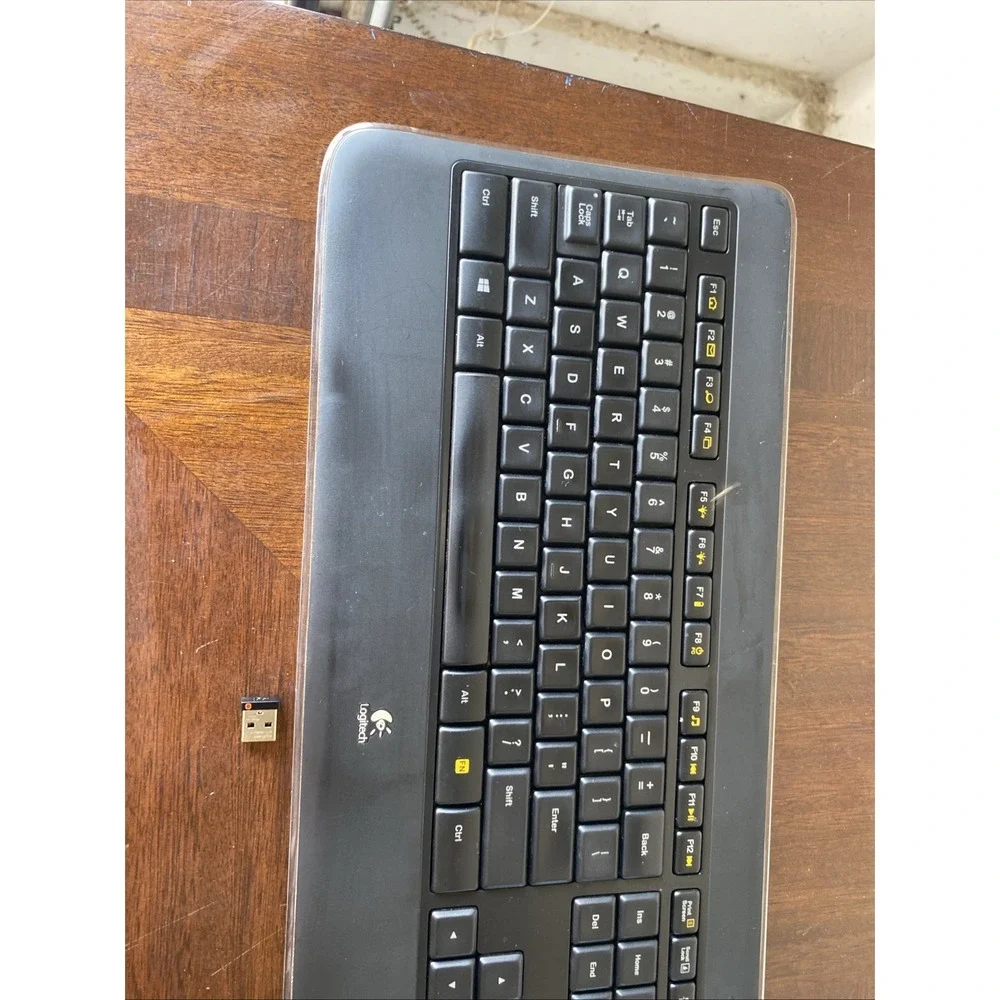 LOGITECH K800 Wireless Illuminated Keyboard (Y-R0065) with Dongle Read Desceipti